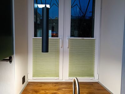 Шторы плиссе для мокрых зон с открыванием снизу-вверх